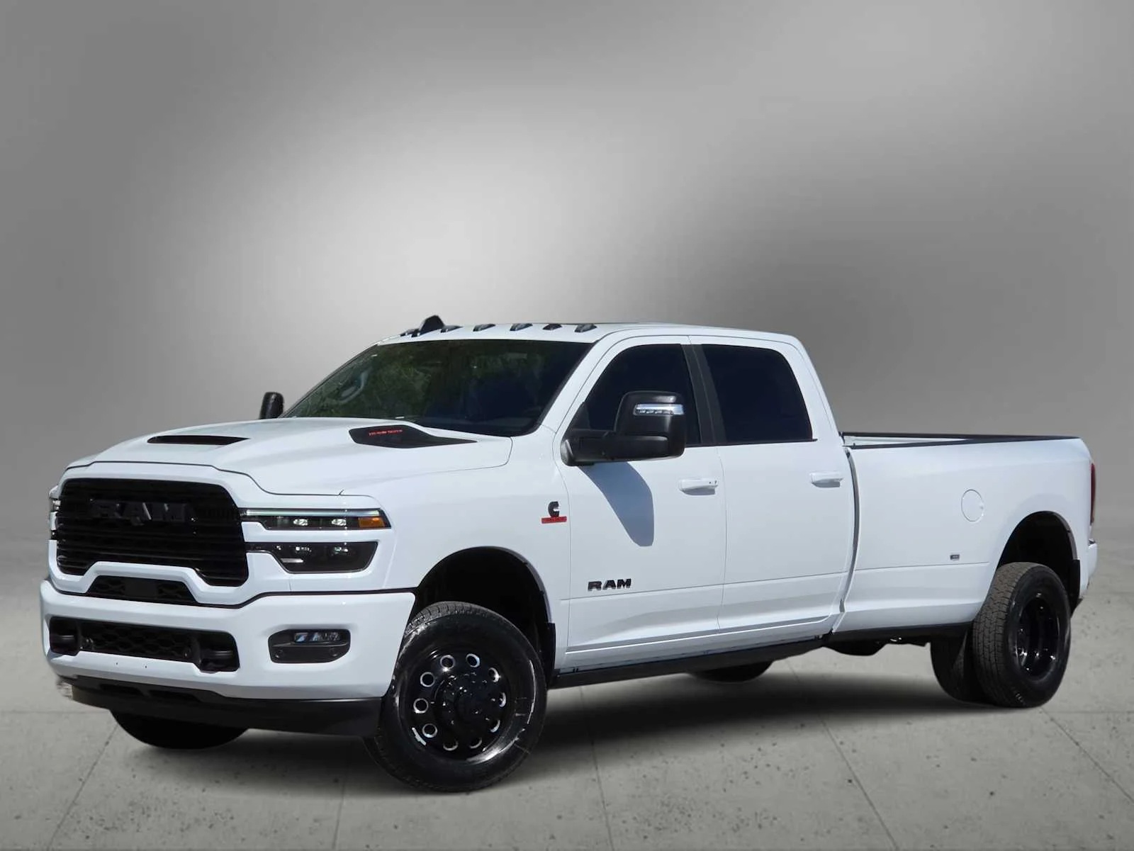 RAM 3500 Dually towing livestock trailer